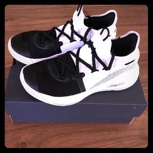 🔥5 Y Curry U/A B-ball Mid-tops 💥 immaculate!